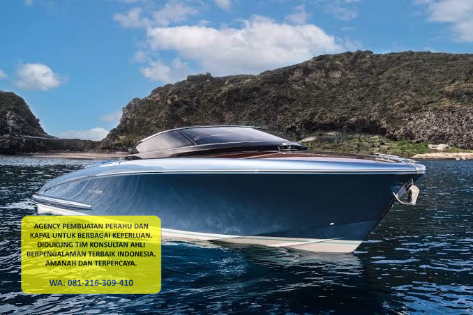 Perahu fiber modern dengan konfigurasi yang dapat disesuaikan
