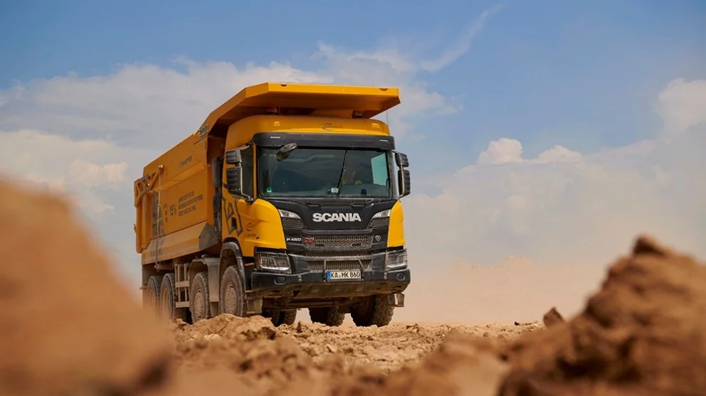 Truk Scania bekas tambang siap kerja
