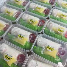 Pisang ijo beku kue tradisional Makassar adonan pandan hijau frozen food Sulawesi